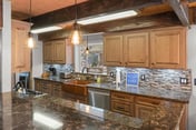 Hot Tub—Arcade—2 Fireplaces—Huge Private Yard