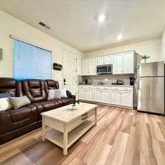 Private Guest Suite · Quiet Woodland Neighborhood