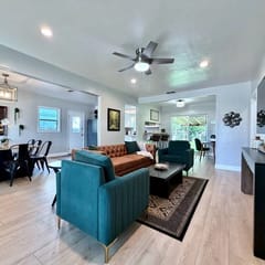 Remodeled 5 Bedroom Home 5 Minutes to CBD