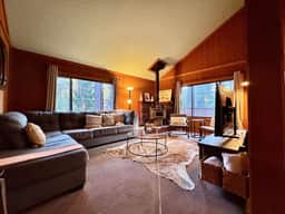 Aaron · Cozy Tahoe Vista Cabin · Walk to Beach · Pet-Friendly