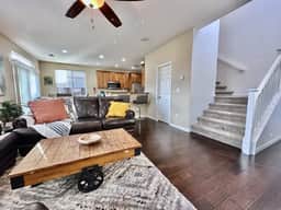Dragon · 3BR · Garage Parking · 10 Min to SMF & Downtown