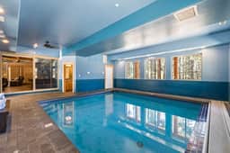 Regina · 10BR Tahoe Mansion · Indoor Pool · Theater · Walk to Heavenly