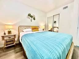 USt5 · Remodeled 2BR · Ground Floor · Gated · Walk to Midtown