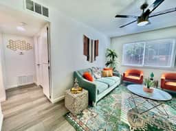 USt5 · Remodeled 2BR · Ground Floor · Gated · Walk to Midtown