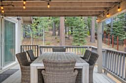 Hot Tub—Arcade—2 Fireplaces—Huge Private Yard - Image 4