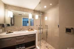 Cow Hollow Loft · Walk Score 98 · Radiant Heat - Image 5