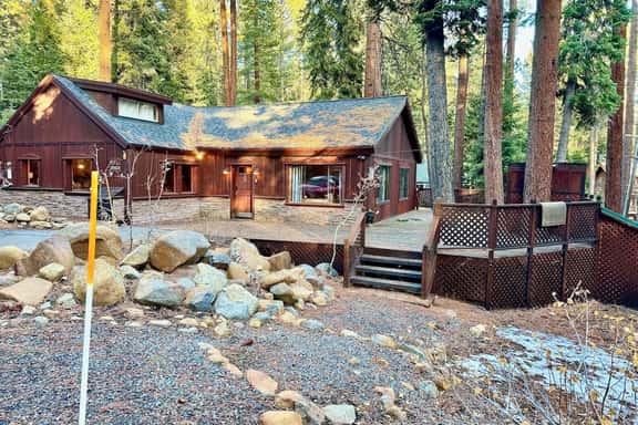 Aaron · Cozy Tahoe Vista Cabin · Walk to Beach · Pet-Friendly - Image 1