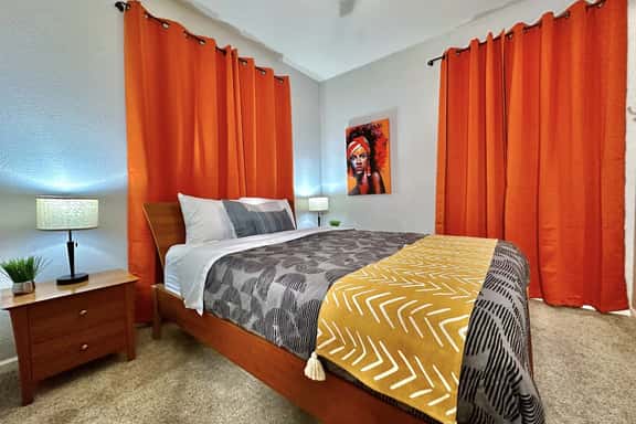 Dragon · 3BR · Garage Parking · 10 Min to SMF & Downtown - Image 1