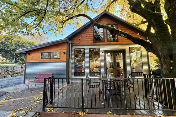Newcastle · Japandi Loft Home · Radiant Heat · Walk to Downtown - Image 1