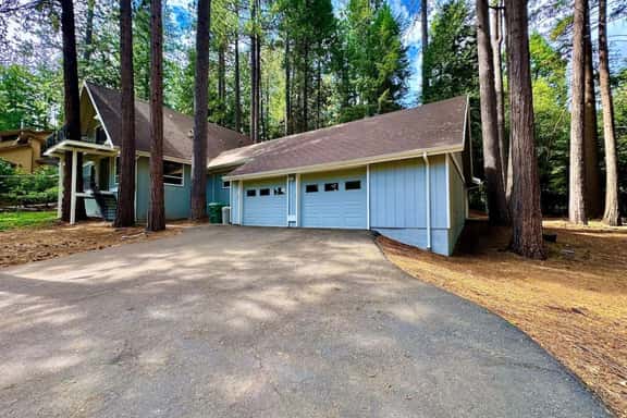 El Camino • Treetop Cabin · Game Room & Fire Pit · Pollock Pines - Image 1