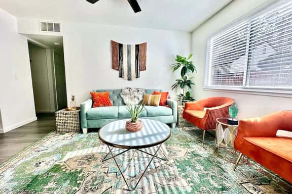 USt5 · Remodeled 2BR · Ground Floor · Gated · Walk to Midtown - Image 1