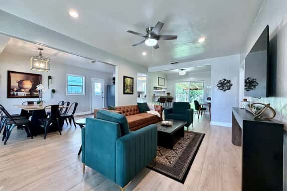 Remodeled 5 Bedroom Home 5 Minutes to CBD - Image 1