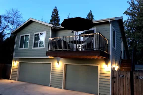 New Sunset Loft Guest House-Old Folsom-Kind Bed - Image 1