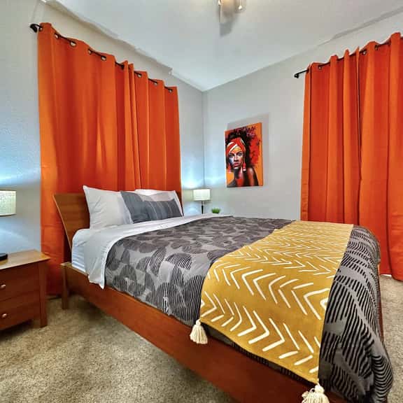 Dragon · 3BR · Garage Parking · 10 Min to SMF & Downtown - Image 1