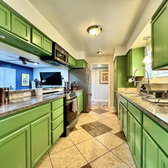 Riverview · Hot Tub · Huge Fenced Yard · EV Charger · Near DT Sac - Image 1