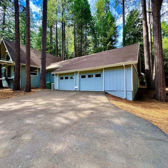 El Camino • Treetop Cabin · Game Room & Fire Pit · Pollock Pines - Image 1