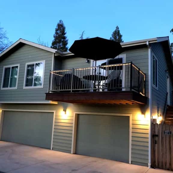 New Sunset Loft Guest House-Old Folsom-Kind Bed - Image 1