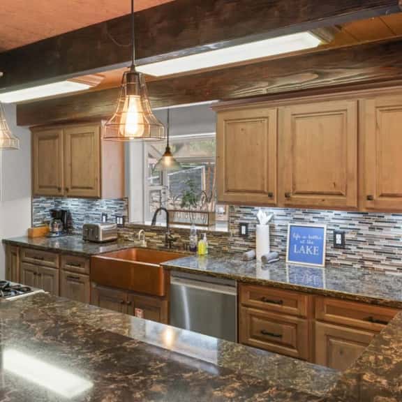 Hot Tub—Arcade—2 Fireplaces—Huge Private Yard - Image 1