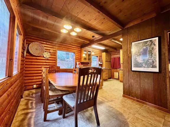 Aaron · Cozy Tahoe Vista Cabin · Walk to Beach · Pet-Friendly