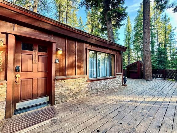 Aaron · Cozy Tahoe Vista Cabin · Walk to Beach · Pet-Friendly