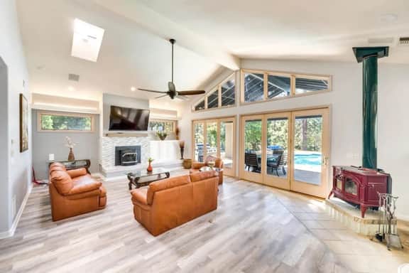Applemont · 5300 sqft Mansion, Pool, Hot Tub, Game Room, 6 Acres
