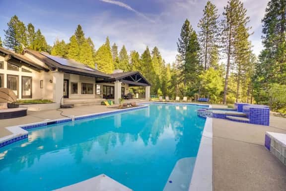 Applemont · 5300 sqft Mansion, Pool, Hot Tub, Game Room, 6 Acres
