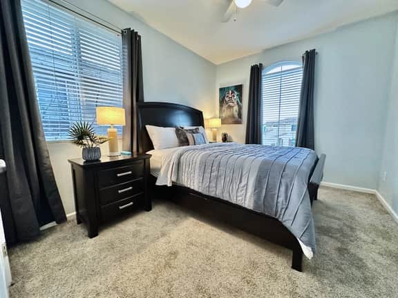 Dragon · 3BR · Garage Parking · 10 Min to SMF & Downtown