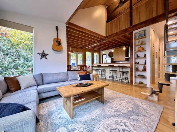 Newcastle · Japandi Loft Home · Radiant Heat · Walk to Downtown