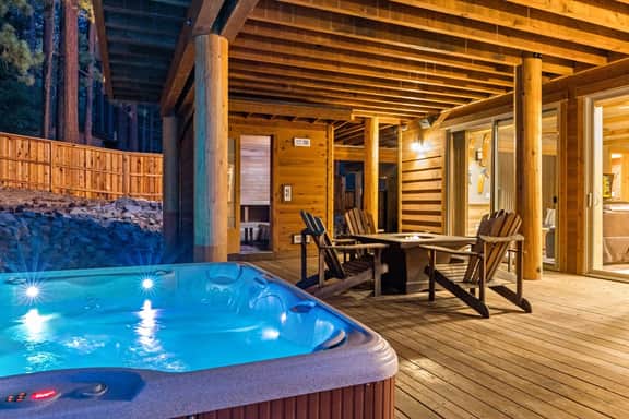 Regina · 10BR Tahoe Mansion · Indoor Pool · Theater · Walk to Heavenly