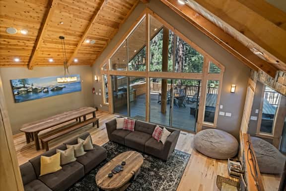 Regina · 10BR Tahoe Mansion · Indoor Pool · Theater · Walk to Heavenly