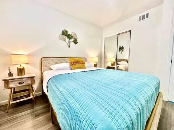 USt5 · Remodeled 2BR · Ground Floor · Gated · Walk to Midtown