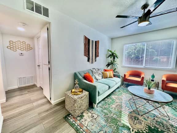 USt5 · Remodeled 2BR · Ground Floor · Gated · Walk to Midtown