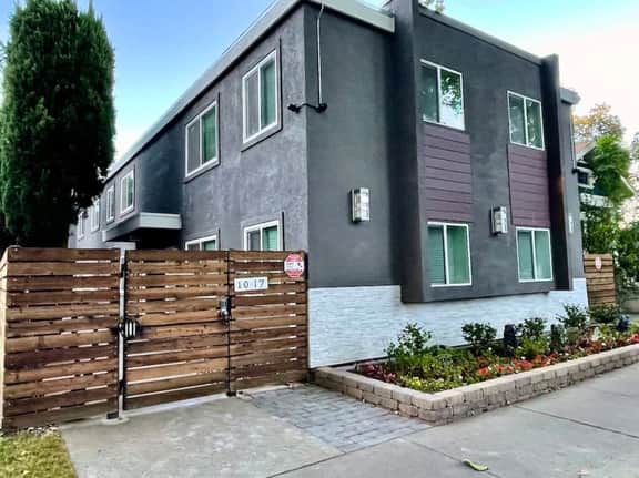 USt7 · Remodeled 3BR Apt · Downtown Sac · Walk Everywhere