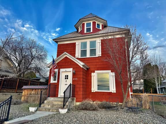 Victorian · 1910 River Views · Walk to LCSC · Lewiston ID