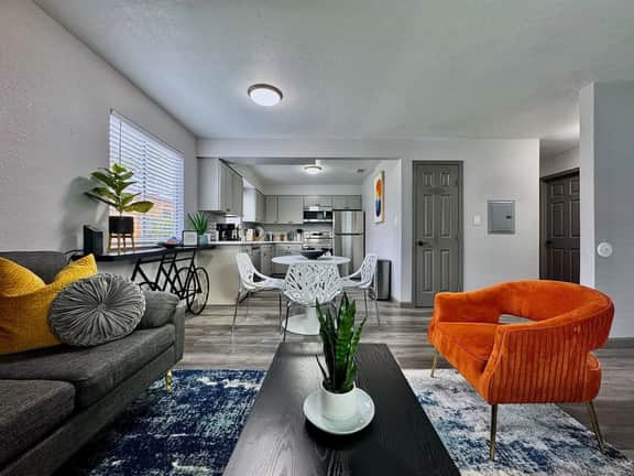 WSt5 · Remodeled 2BR Midtown · Walk to Everything · Secure Parking