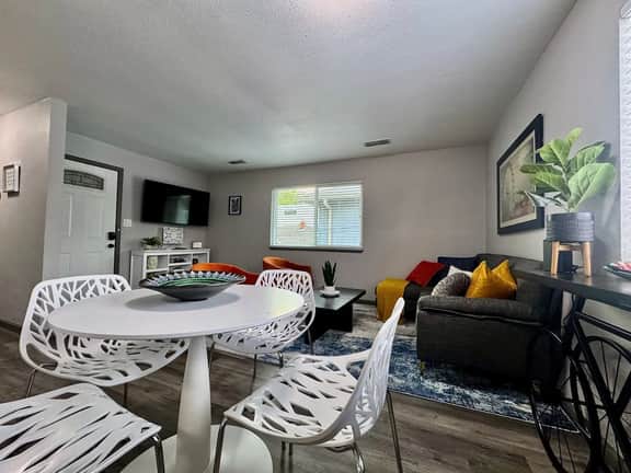 WSt5 · Remodeled 2BR Midtown · Walk to Everything · Secure Parking