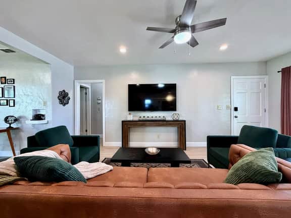 Remodeled 5 Bedroom Home 5 Minutes to CBD
