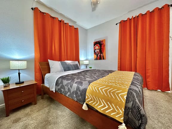Dragon · 3BR · Garage Parking · 10 Min to SMF & Downtown