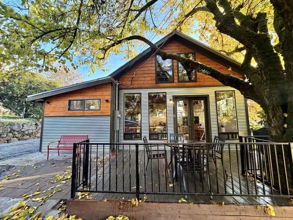 Newcastle · Japandi Loft Home · Radiant Heat · Walk to Downtown