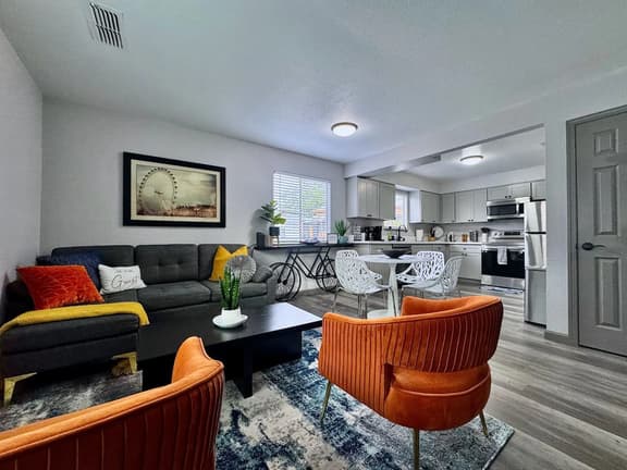 WSt5 · Remodeled 2BR Midtown · Walk to Everything · Secure Parking