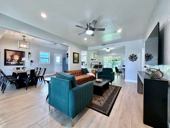 Remodeled 5 Bedroom Home 5 Minutes to CBD