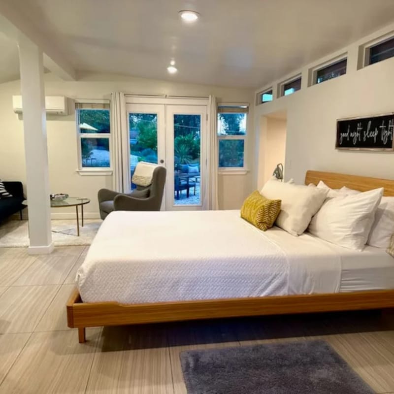 Private Cottage · Mid-Century Modern · Garden