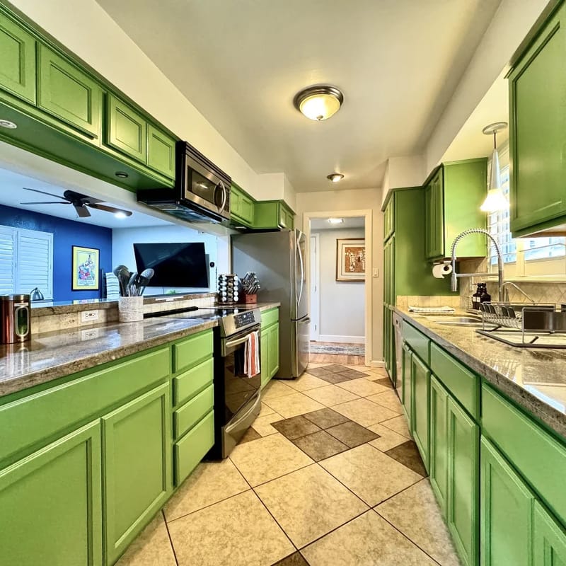 Riverview · Hot Tub · Huge Fenced Yard · EV Charger · Near DT Sac